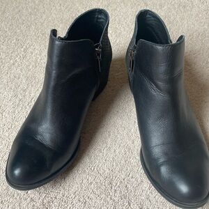 Lucky Brand Women’s Bootie, Black w/ snake skin detailed, all leather upper Sz 7